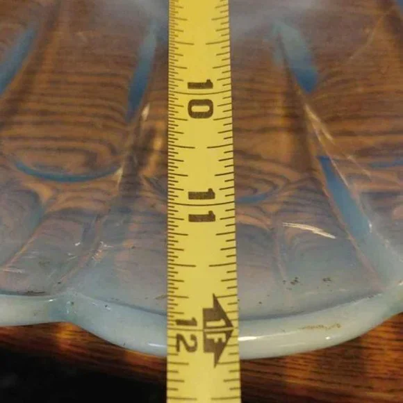 Vintage Opaque Blue Scalloped Shell Dish - Picture 11 of 11